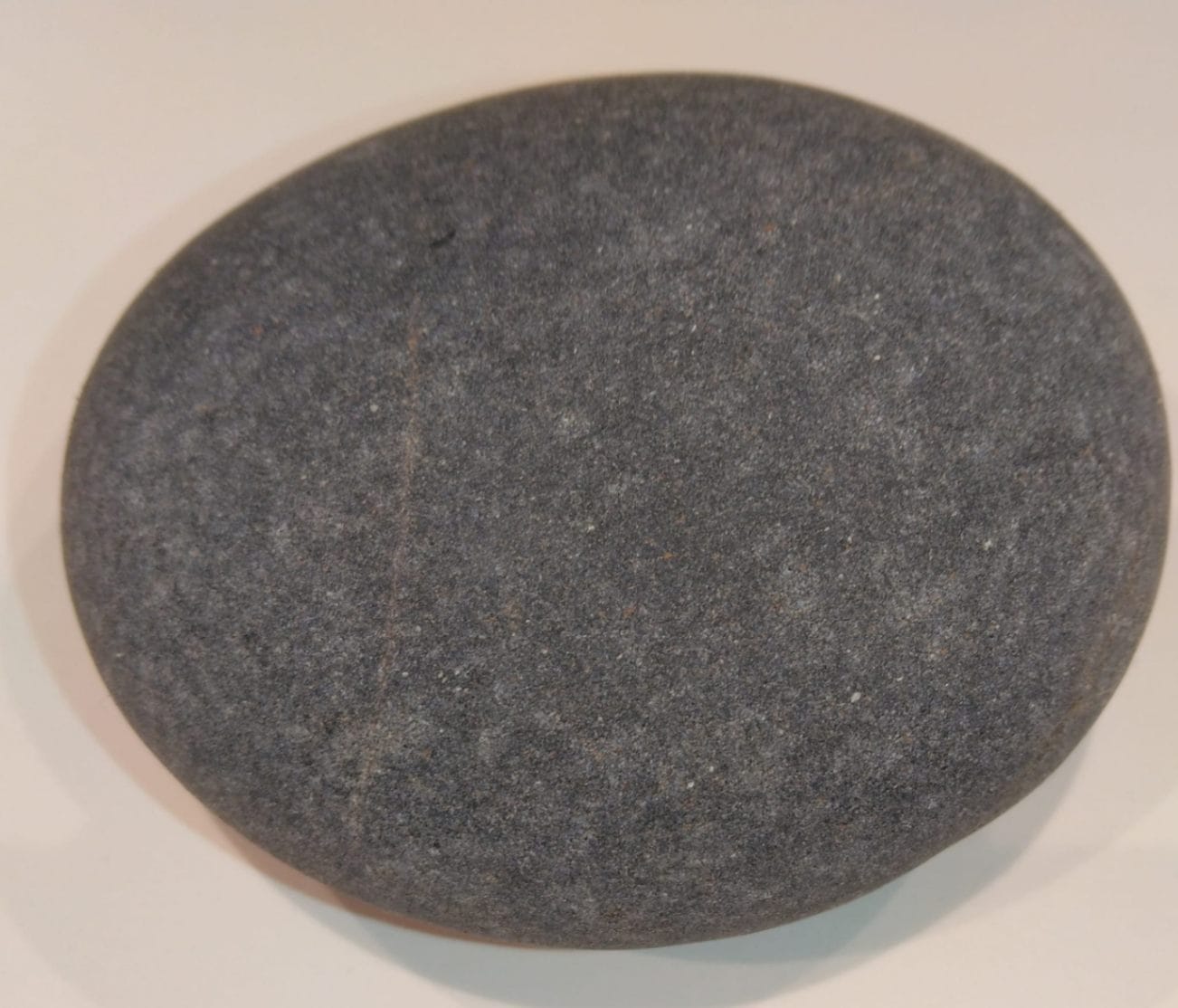ホットストーン8.5×6.5(235ｇ）遠赤外線効果天然石玄武岩・少し細長い・写真はイメージです