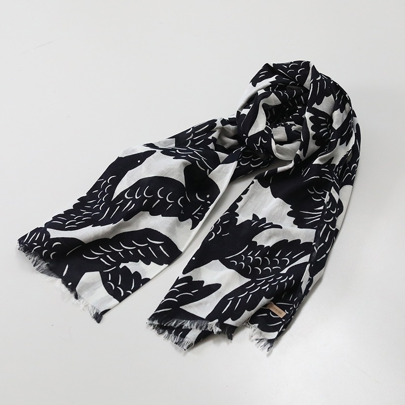 よつめ染め布舎　カラスの群れストール よつめ染布舎 型染ストール｜カラスの群れ｜青黛 | すべての商品