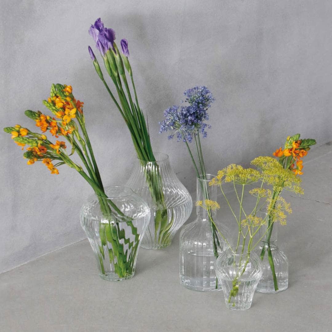 ガラスフラワーベース、ウランガラス、水色、白いレース、フリル付、箱無 ガラスフラワーベース、ウランガラス、水色、白いレース、フリル付、箱