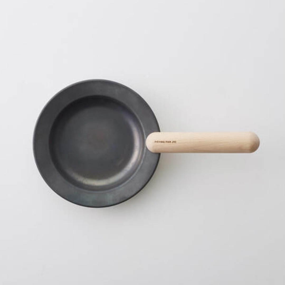 ��FRYING PAN JIU�� �ϥ�ɥ�Τ� �ӡ���