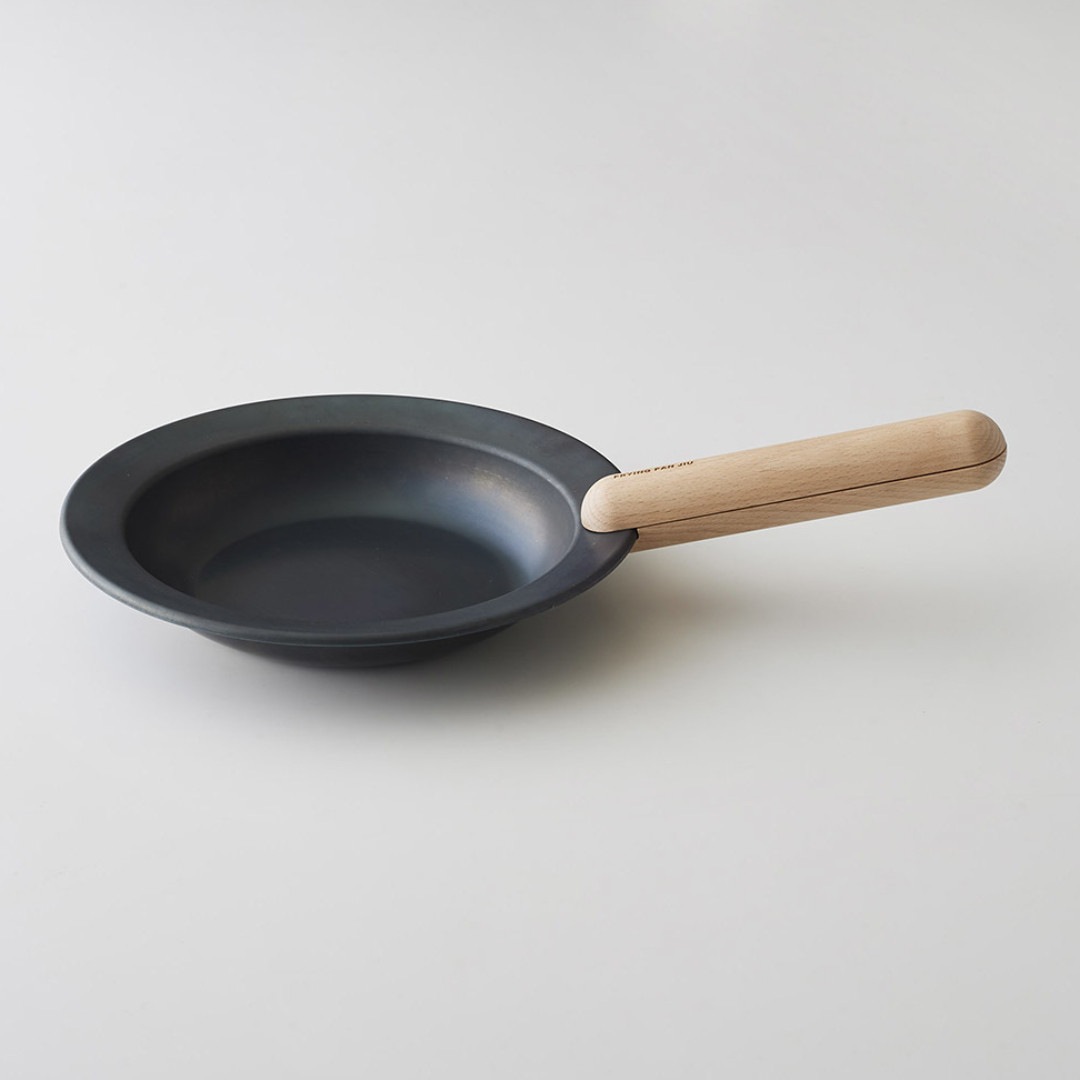 ��FRYING PAN JIU�� �ϥ�ɥ�Τ� �ӡ���