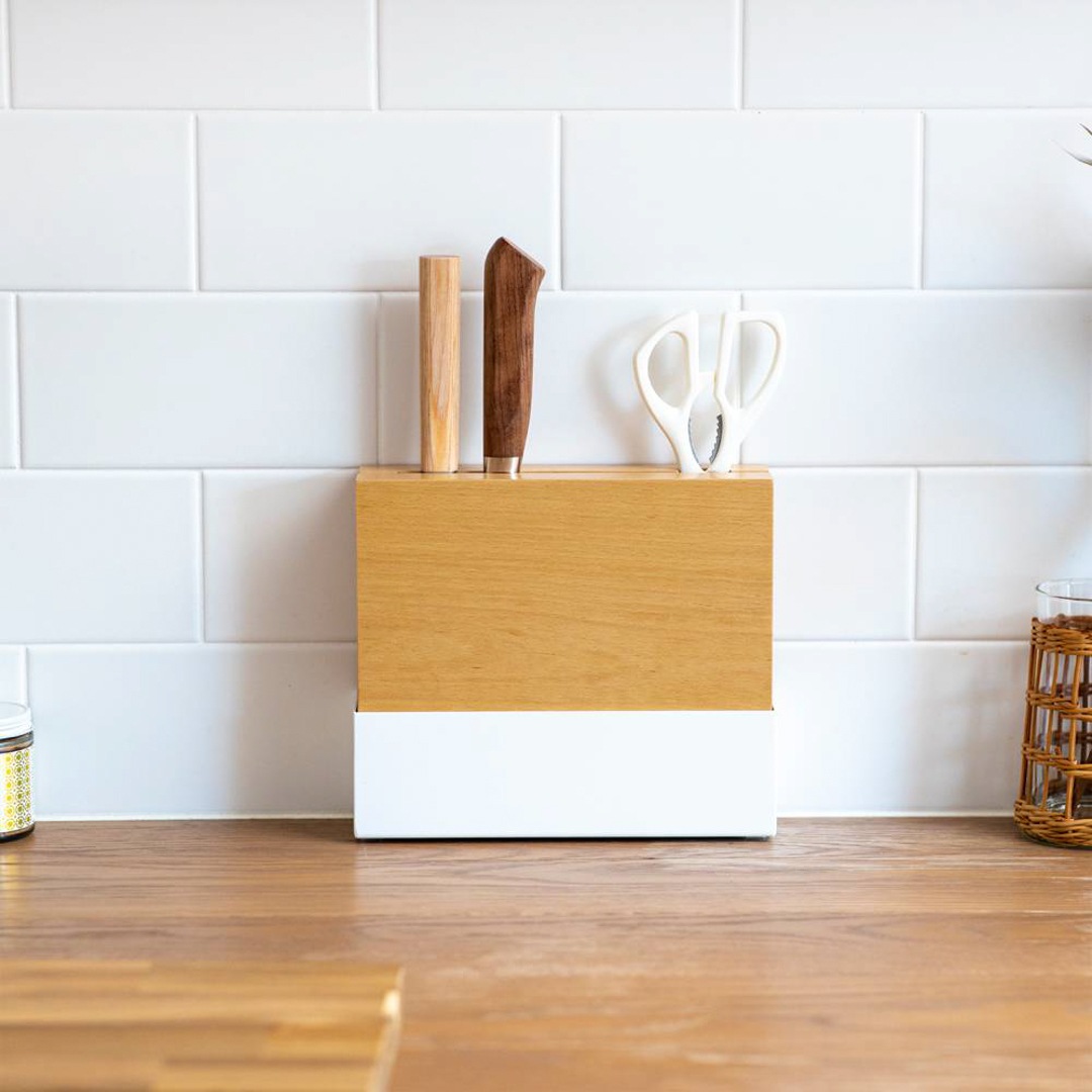 MR　SMEG ナイフブロック クリーム　包丁立て　ナイフスタンド Amazon | Smegクリームステンレススチールナイフブロックセット