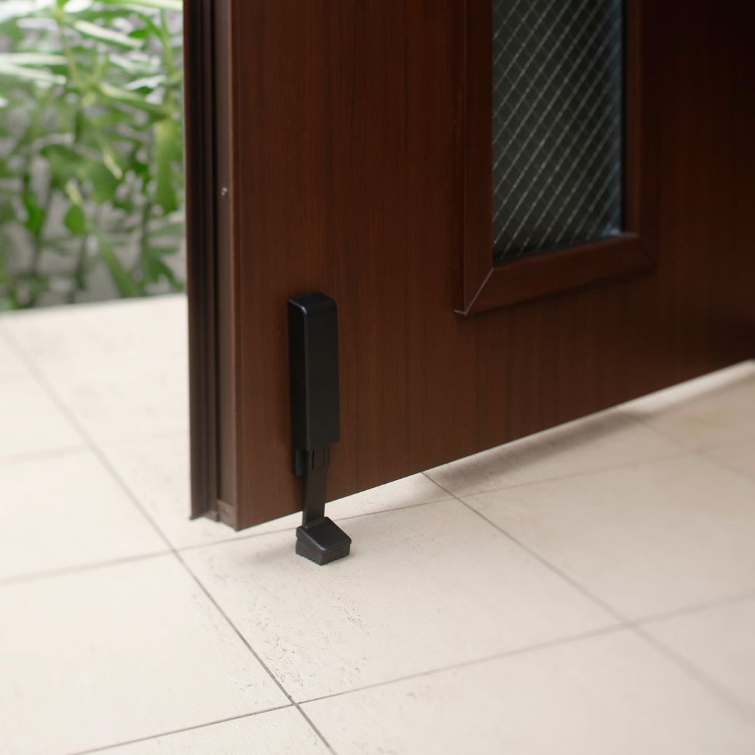 マーナ　ドアストッパー marna ドアを押すと解除できるドアストッパー(ブラック