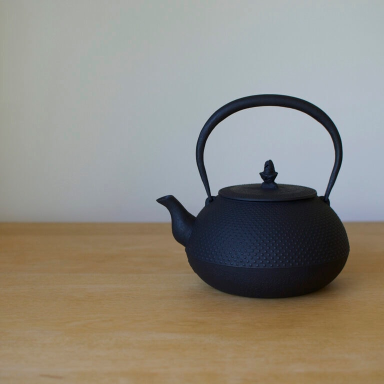 鉄瓶　葡萄の図　釜師　佐平　共箱入 鉄瓶 葡萄の図 釜師 佐平 共箱入 - メルカリ