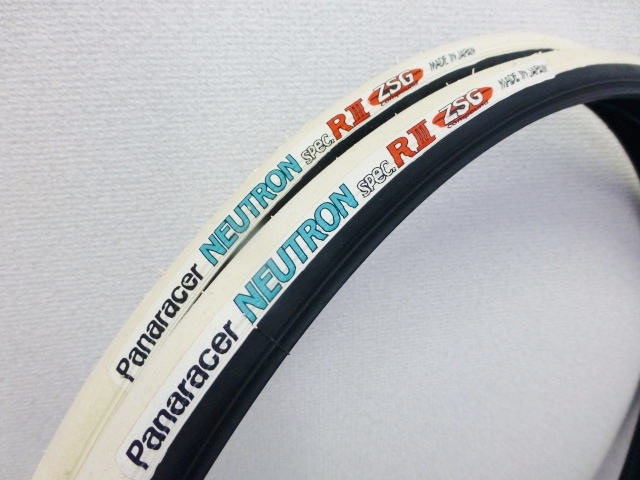 パナレーサーニュートロン SPEC-R3(Panaracer)/アイボリー/24・25・26