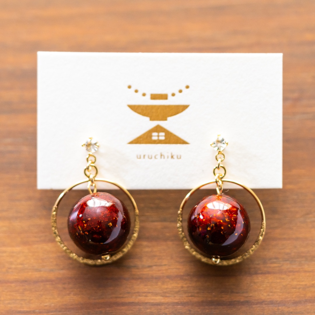 輪／漆ピアス
