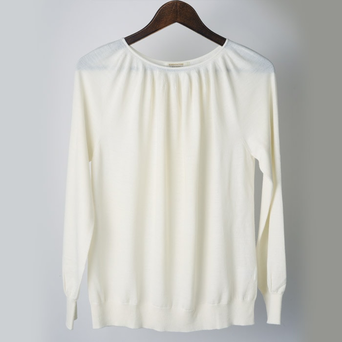 【寺田ニット】KURUMIFACTORY ギャザー入りプルオーバー(ホワイト)