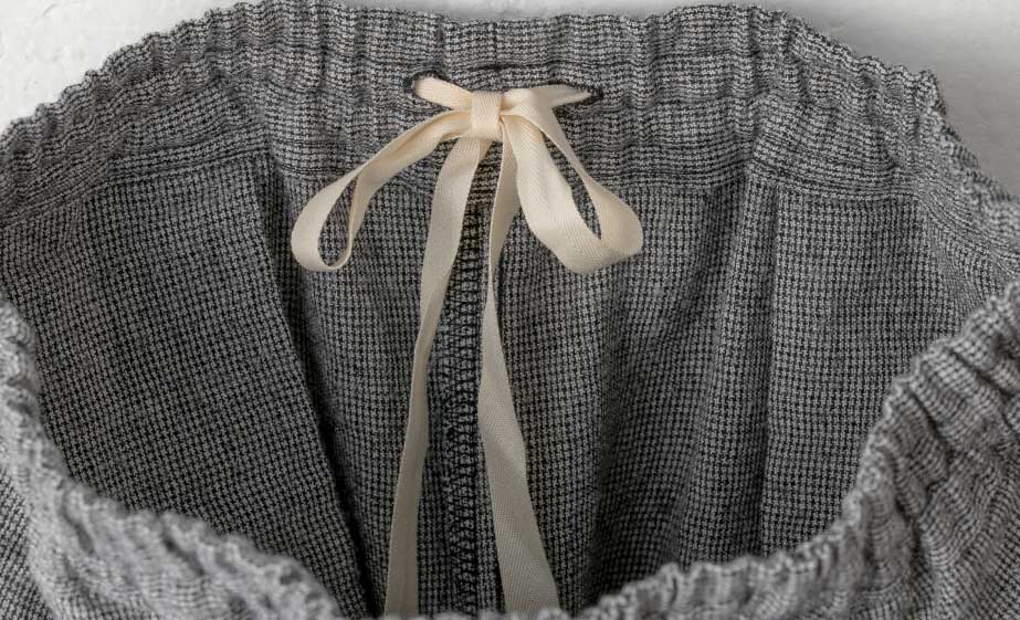 テーパードパンツ チドリ/リネンや