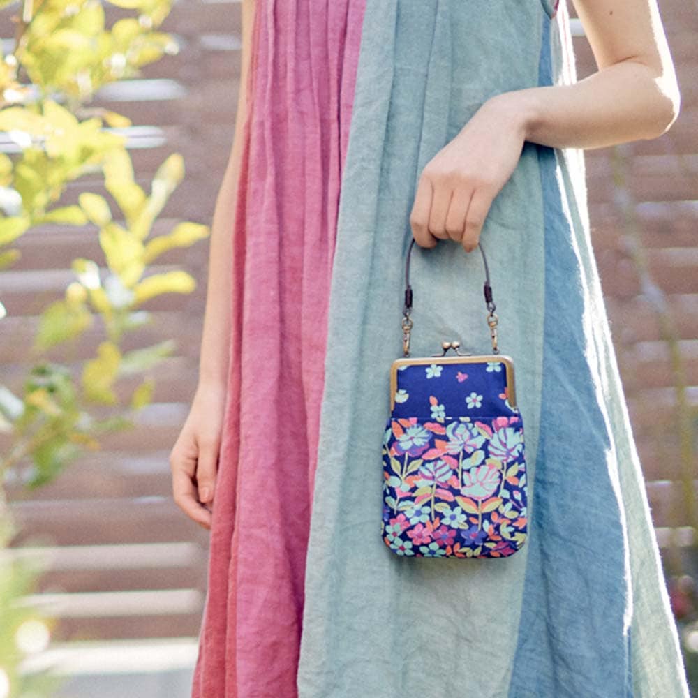 がま口スマホポーチ「はなばたけ」 セール品につきラッピング・手提げ不可