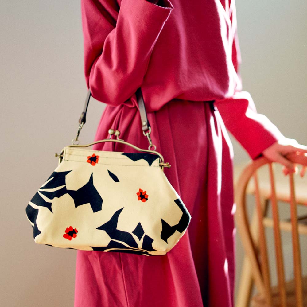 横長ベンリーがま口「マーガレット黒」