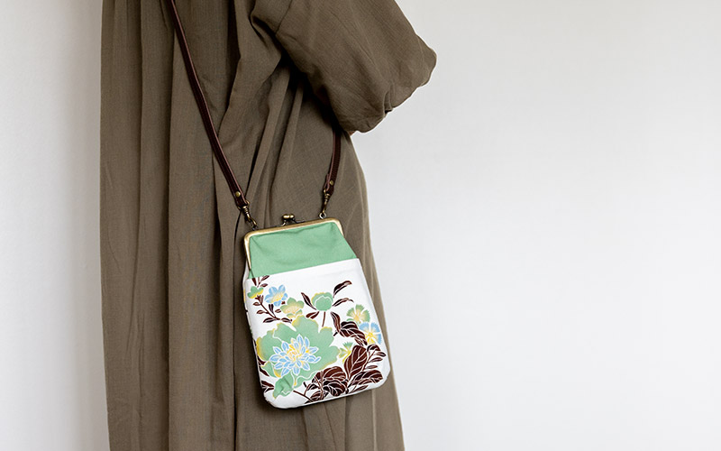 4寸縦型ポシェットがま口「てまりばな」