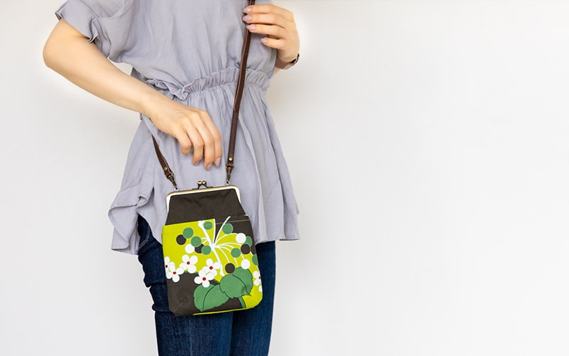 4寸縦型ポシェットがま口「やまのみ黄緑」