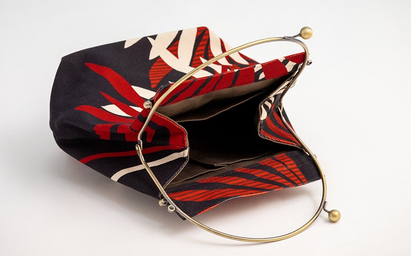 ベンリーがま口【大】「しゅろくろあか」