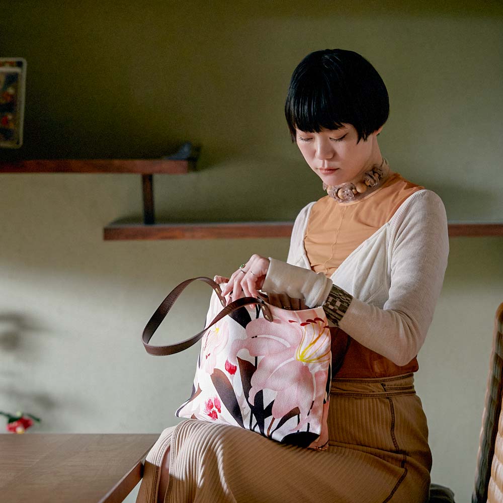 中トートバッグ「ゆりあざみ」