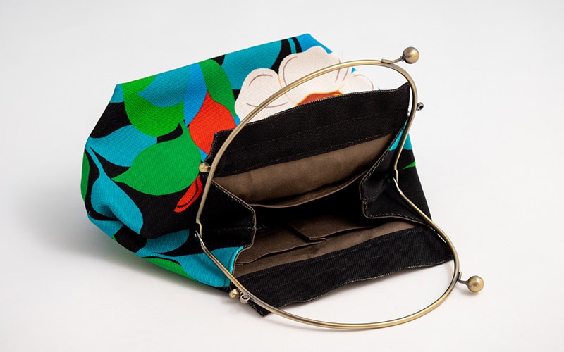 ベンリーがま口【大】「べにつばき」