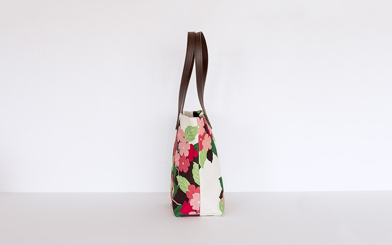 ずっと真夜中でいいのに 名功 embossed logo bag トートバッグ