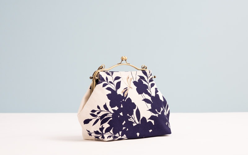 横長ベンリーがま口「ききょうとんぼ 紺」