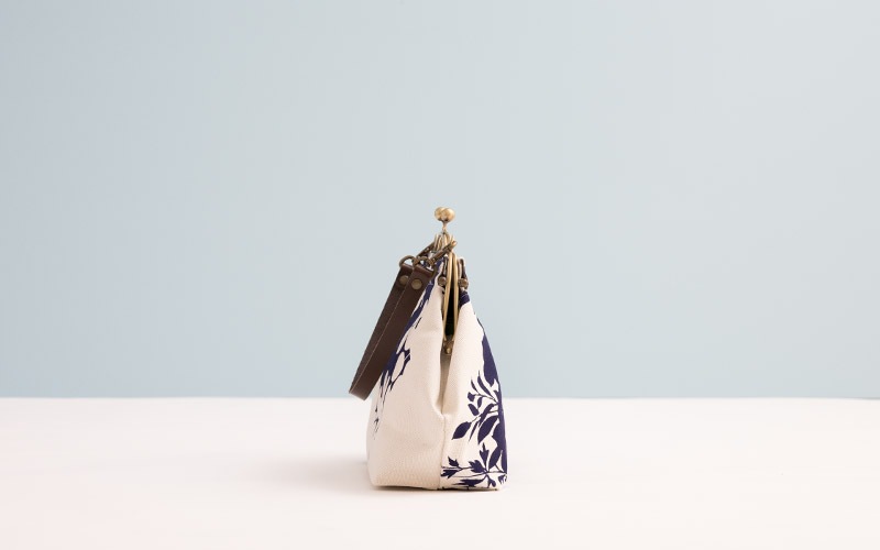 横長ベンリーがま口「ききょうとんぼ 紺」