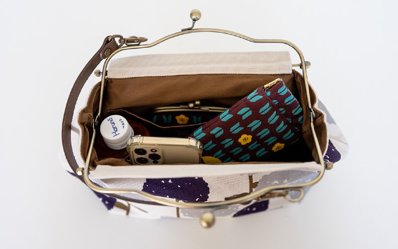 横長ベンリーがま口「こでまり」