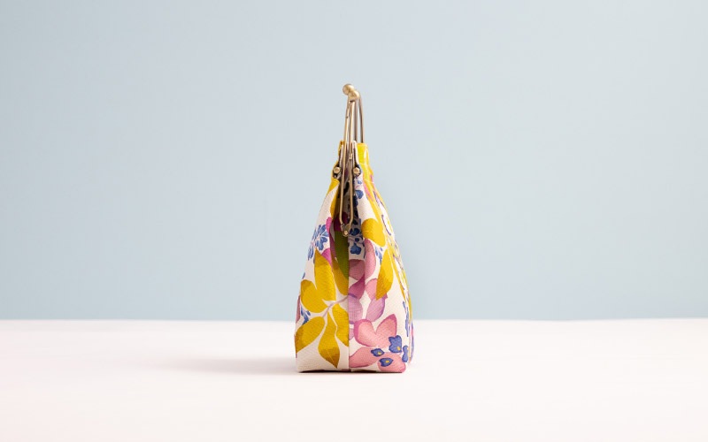 ベンリーがま口【大】「かぜこばな」｜亥之吉 by 京美染色株式会社