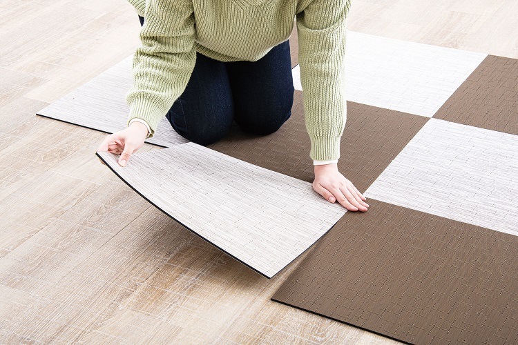 モダンタイルカーペット「Viela（ビエラ）」吸着シートタイプ450mm角