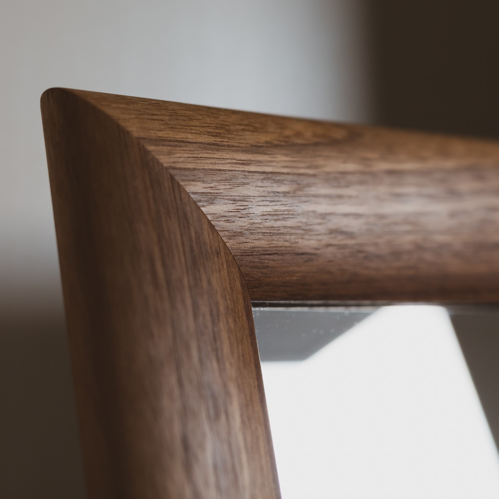 SOL（ソル）51×51cm ウォールナット <br>姿見 壁掛けミラー 正方形  飛散防止 国産 日本製