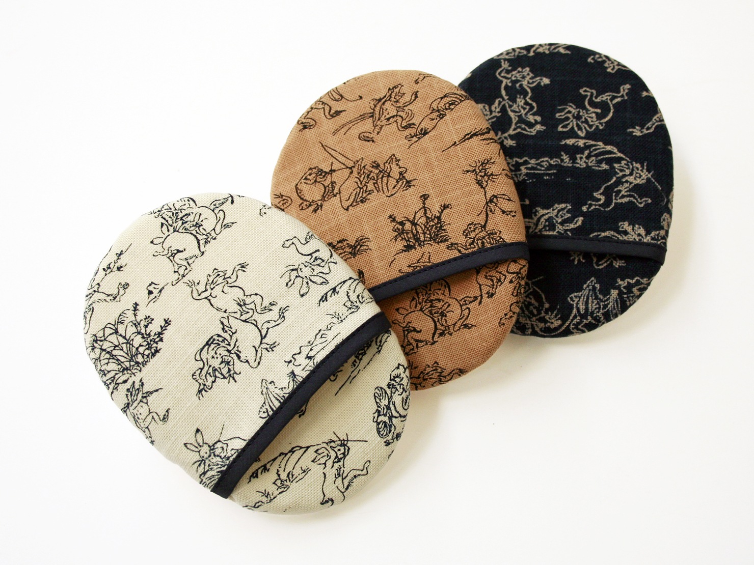 絹羽二重　珠の肌パフ　鳥獣戯画