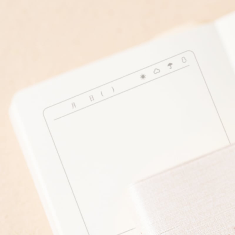 本文紙は淡クリームキンマリ。書き心地もよく、淡いクリーム色が優しい印象です。