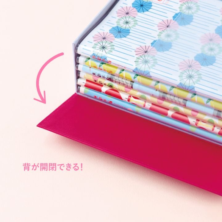 背が開閉するので本棚に箱ごと収納しても出し入れ可能！