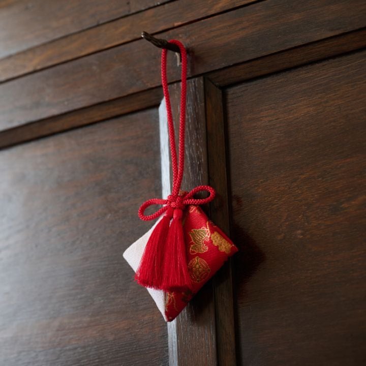 掛香《紅白 宝尽くし》