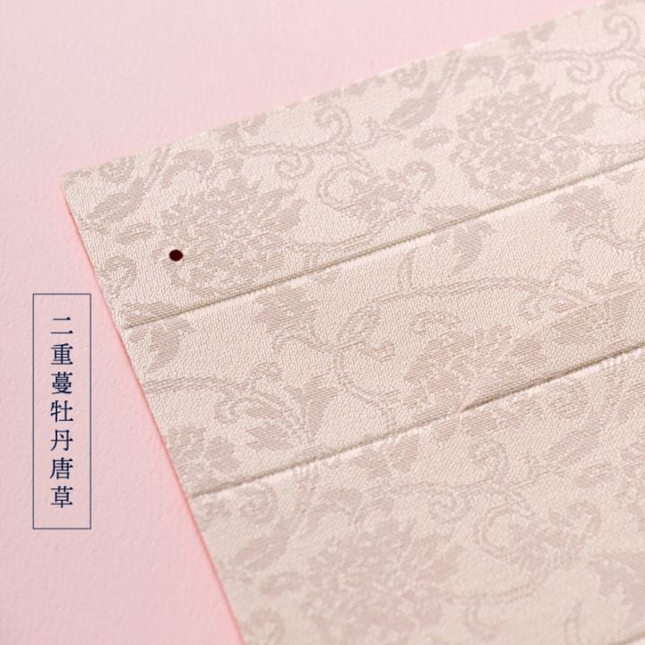 繊細な美しさの「二重蔓牡丹唐草」