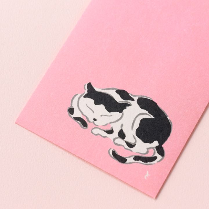 【ねむり猫】のんびり眠る猫。ピンクの色もキュート。