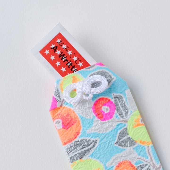 おみくじを入れるのにぴったりのサイズ※おみくじはついていません