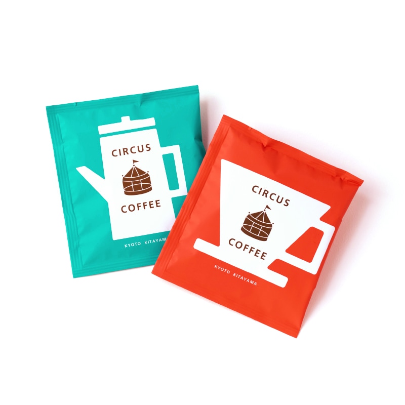 青の「賀茂川ブレンド」がマイルド、赤の「紫竹ブレンド」はビターな風味。