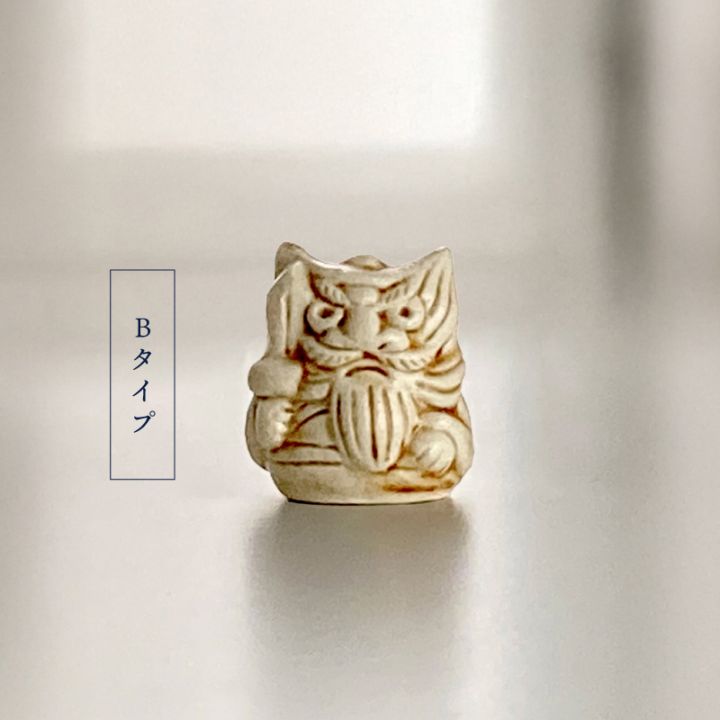 剣を脇に携えた鍾馗さん