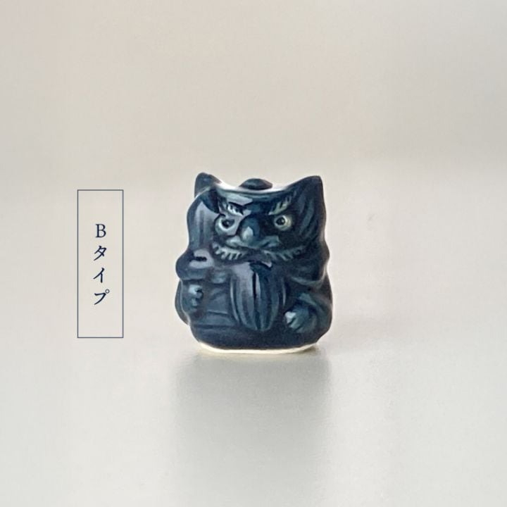 剣を脇に携えた鍾馗さん