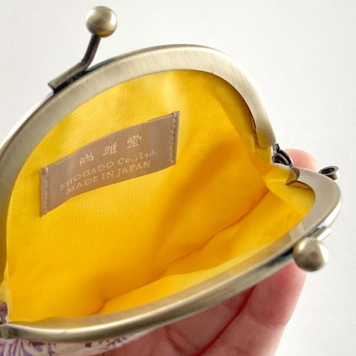 内側が布製でしっかりした作りです。