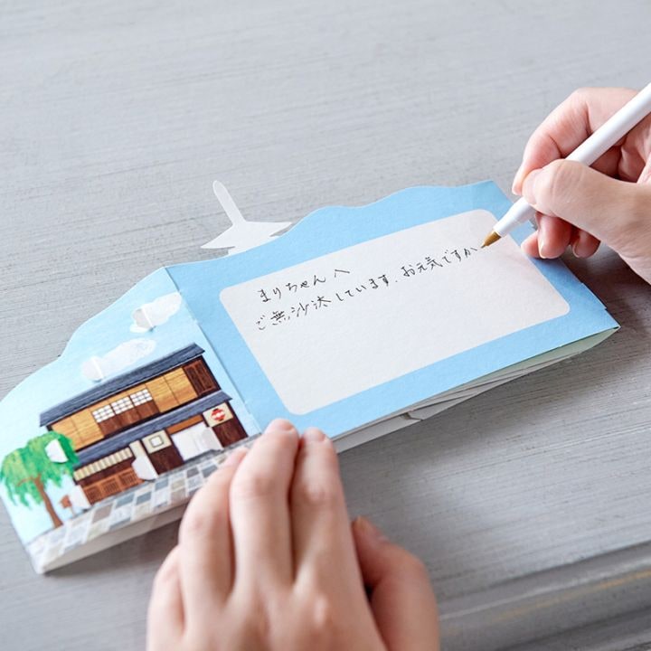 出来上がった完成品はペタンとたためて、メッセージを書き込むことができます。贈り物にもおすすめ。