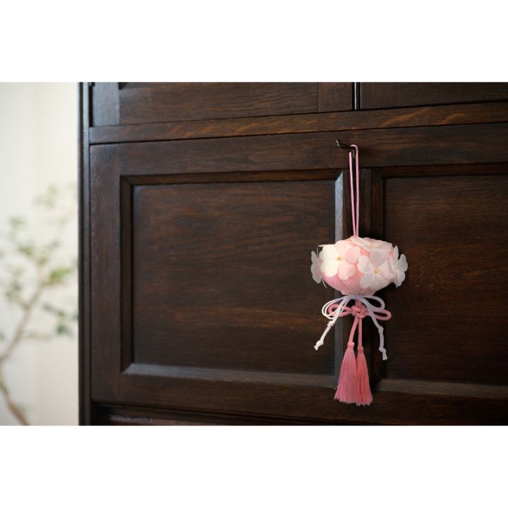 春はもちろん、それ以外のシーズンにもインテリアとして。