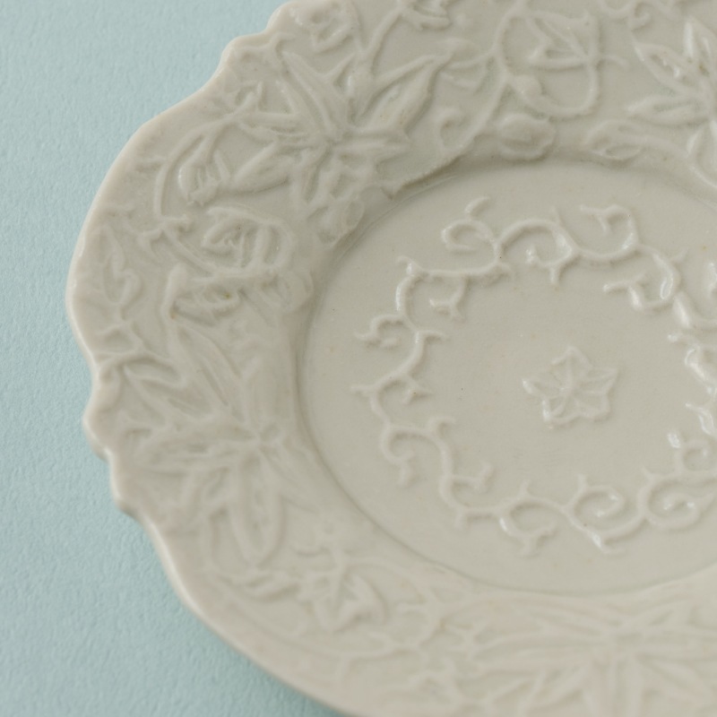 【販売終了】【期間限定・数量限定】青白磁花唐草稜花豆皿