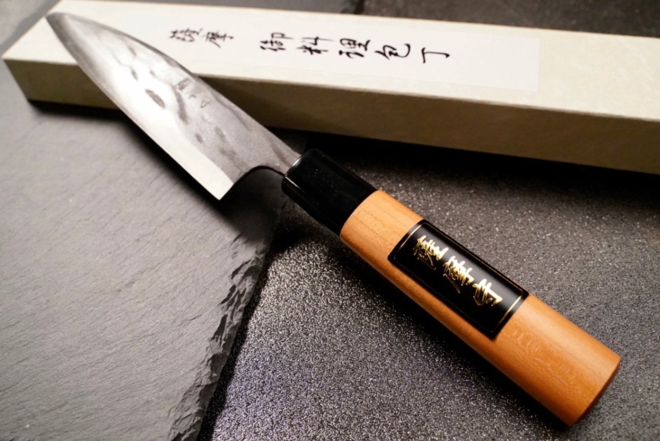 送料込み】伝統の技が光る料理包丁・薩摩守（15㎝・桜柄） | 雑貨から