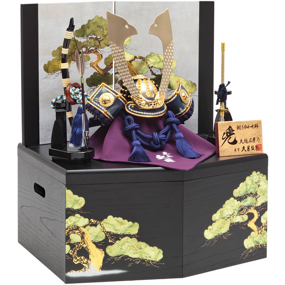 上杉謙信公 兜収納飾り 銘木シリーズ 檜 71GC-17 | 五月人形 | 【公式