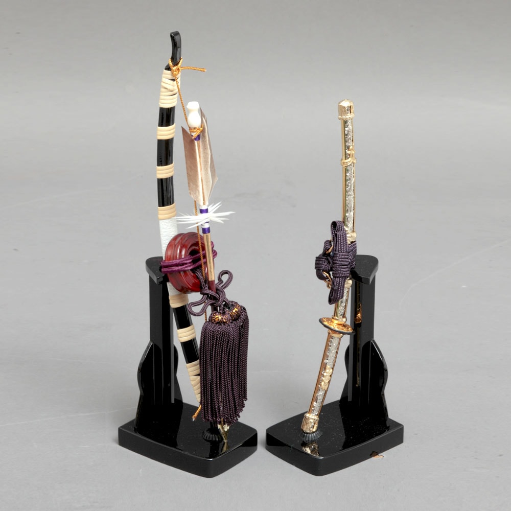 上杉謙信公 兜収納飾り 銘木シリーズ 檜 71GC-17 | 五月人形 | 【公式