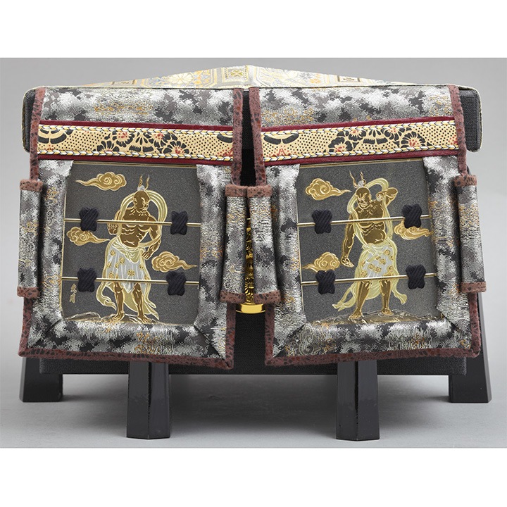 五月人形 雄山作 木彫金箔龍頭 正絹糸生地使用の大鎧飾り