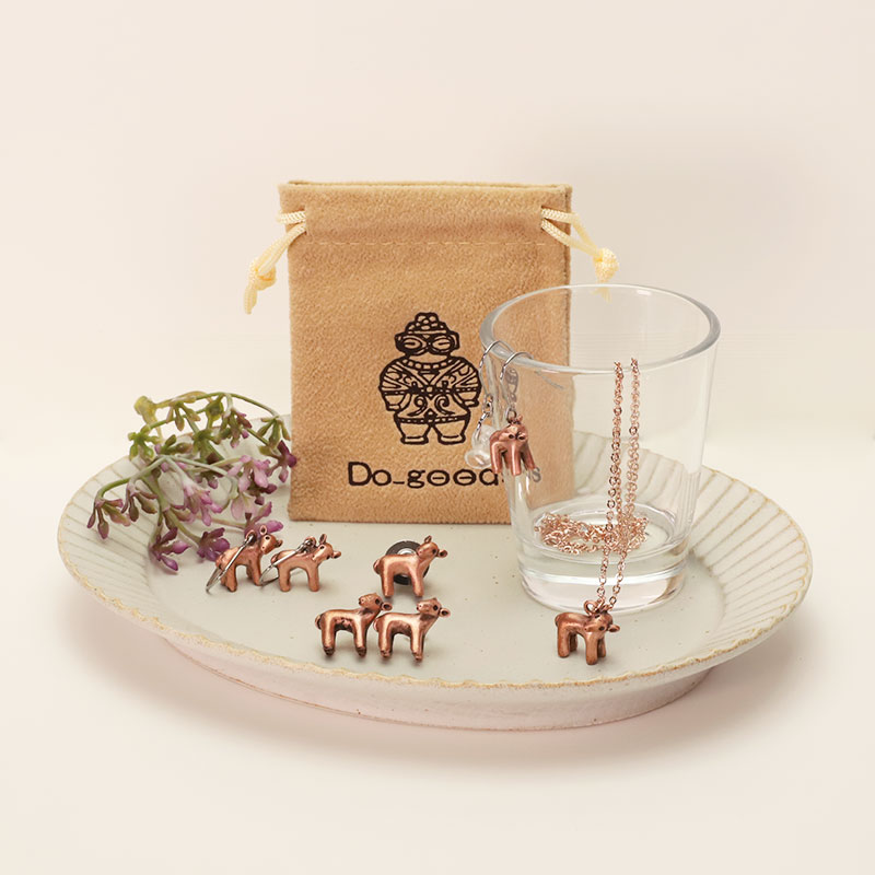 鹿埴輪　スタッドピアス