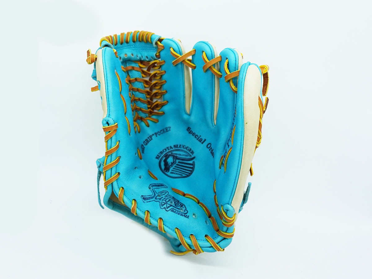 外野用久保田スラッガーです 捕球面などすごく綺麗に保たれています。 KUBOTA SLUGGER／久保田スラッガー | 【2023 WBC】 弊社のグラブ