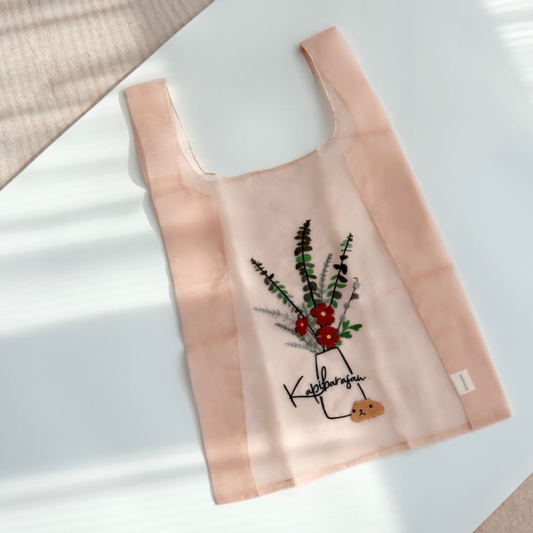 カピバラさん フラワー刺繍マルシェバッグ ホワイト ver