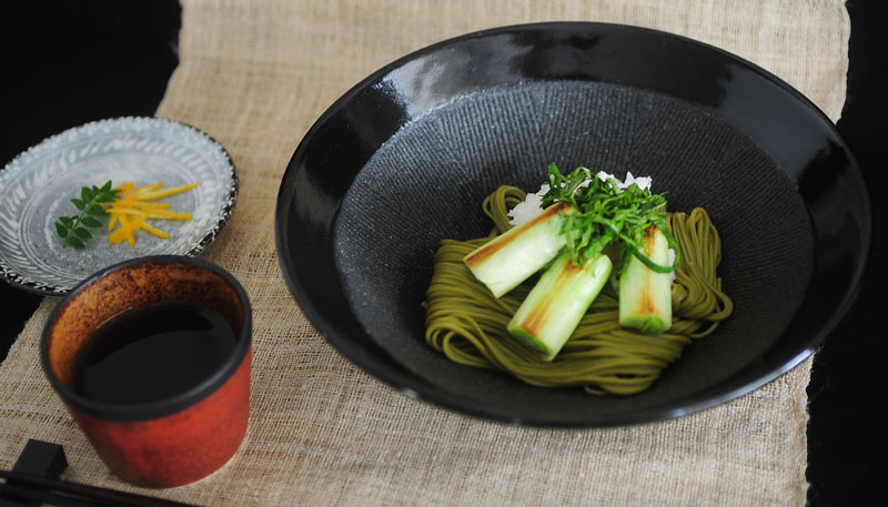 朱赤うぐいす　櫛目8.0めん鉢