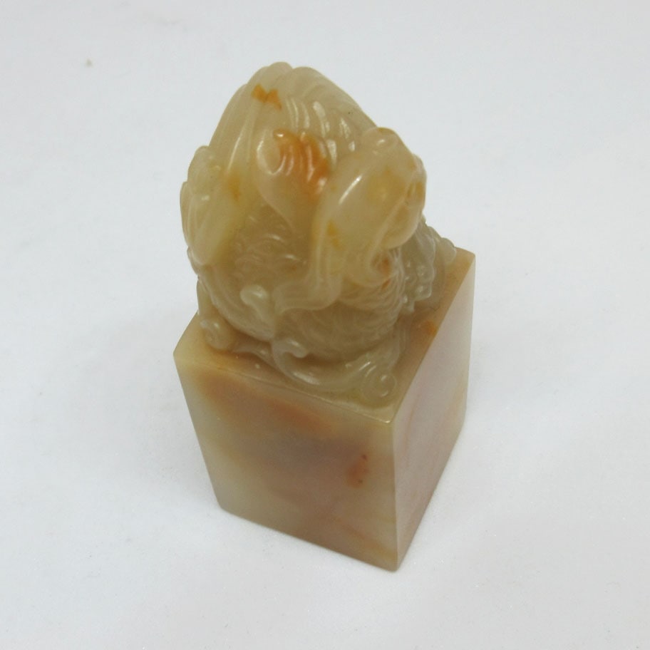 ラオス石　螭虎穿環　朱砂凍　高級印材　箱付き　書道　篆刻　落款　雅号 ラオス石螭虎穿環朱砂凍高級印材箱付き書道篆刻落款雅号