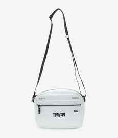 TFW49 / T132510006 / LEATHER SHOULDER BAG (2色)